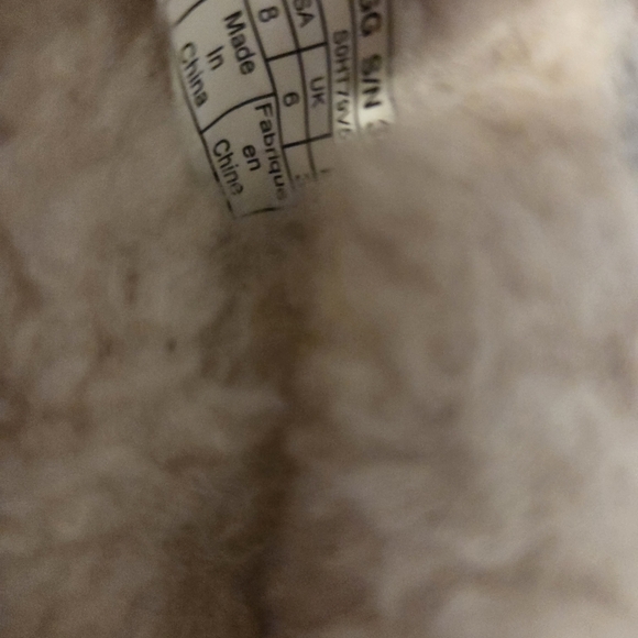 UGG Cozy Gray Moccasins with Cream Fleece Lining - Picture 6 of 6